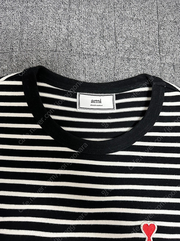 아미 스몰하트로고 스트라이프 롱슬리브 블랙 판매합니다--2