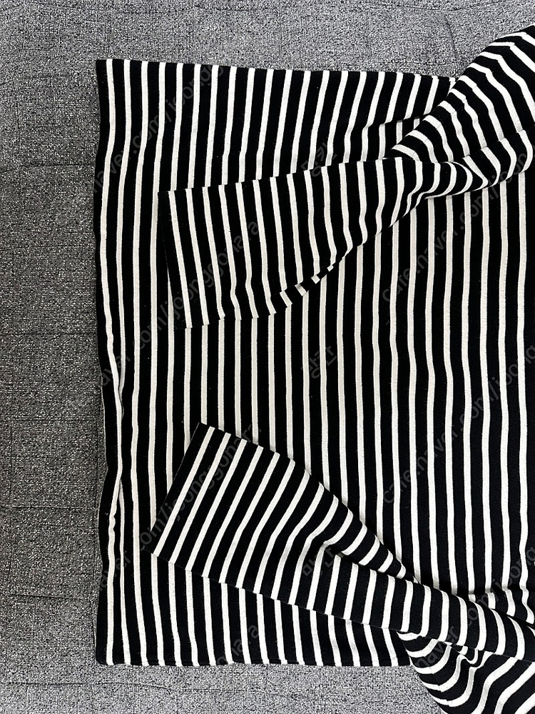 아미 스몰하트로고 스트라이프 롱슬리브 블랙 판매합니다--6