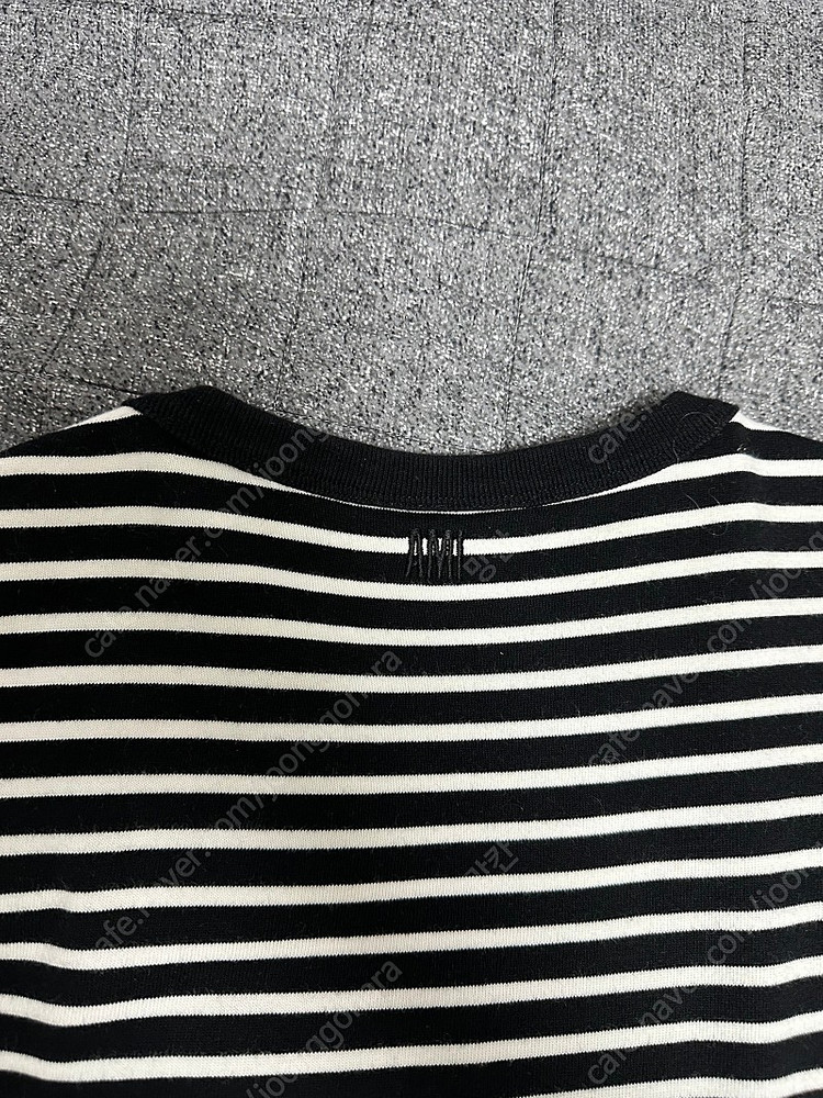 아미 스몰하트로고 스트라이프 롱슬리브 블랙 판매합니다--7