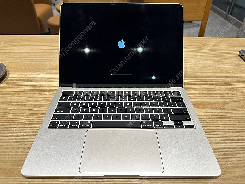 맥북에어 M2 13인치 실버 8GB 256GB--2