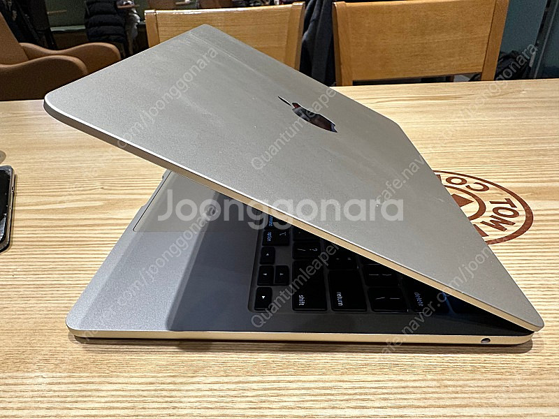 맥북에어 M2 13인치 실버 8GB 256GB--7