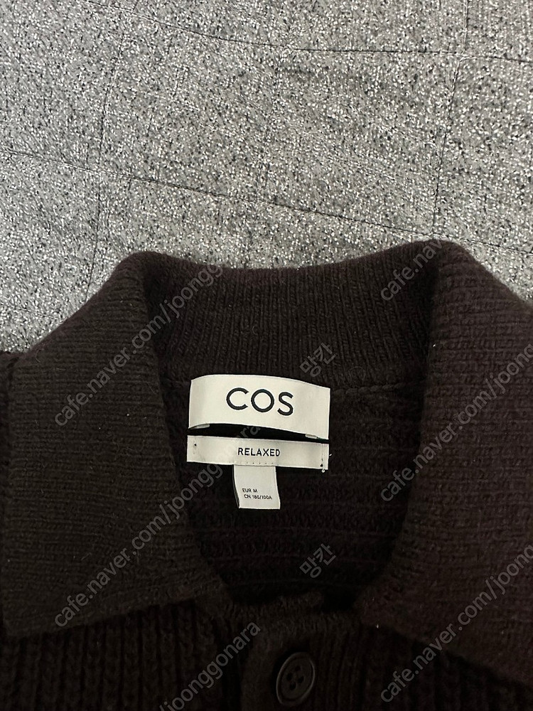 코스 릴렉스드핏 울캐시미어 폴로 니트 M 브라운 판매합니다--1