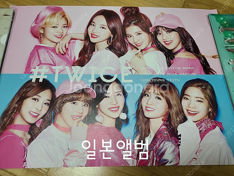 트와이스 포스터 모음--8