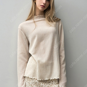 새상품. 아상블라주 Loose Pleated Blouse Light Beige, Floral Lace Mini Skirt Beige