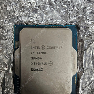 (미사용) 인텔 정품 CPU i7 - 13700 싸게 팔아요