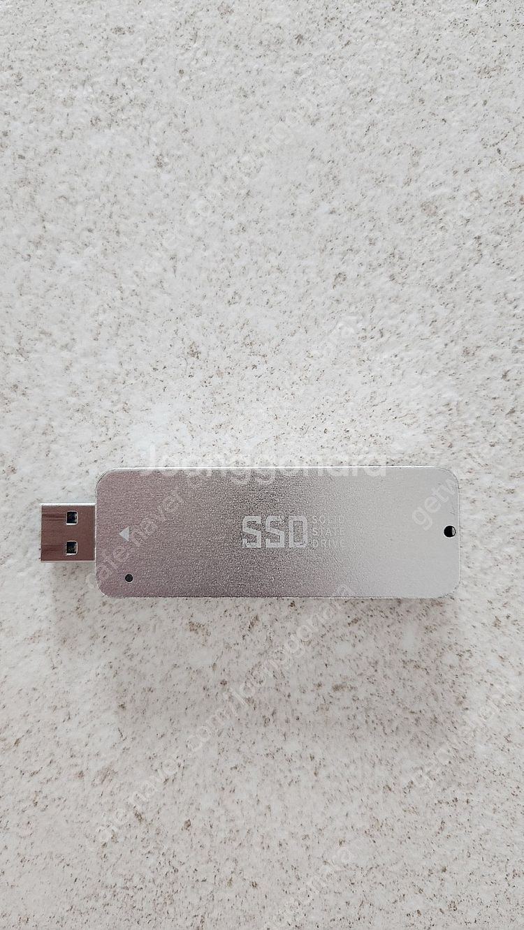 리뷰안 ux200p 1tb usb형 외장ssd 팝니다--1
