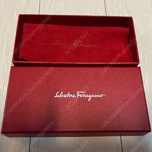 [Salvatore Ferragamo]페라가모 케이스 박스 판매합니다