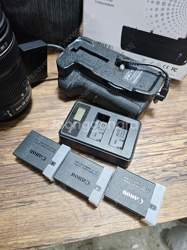 캐논 200d2 블랙 + 18-135mm 렌즈 + 세로 배터리그립--7