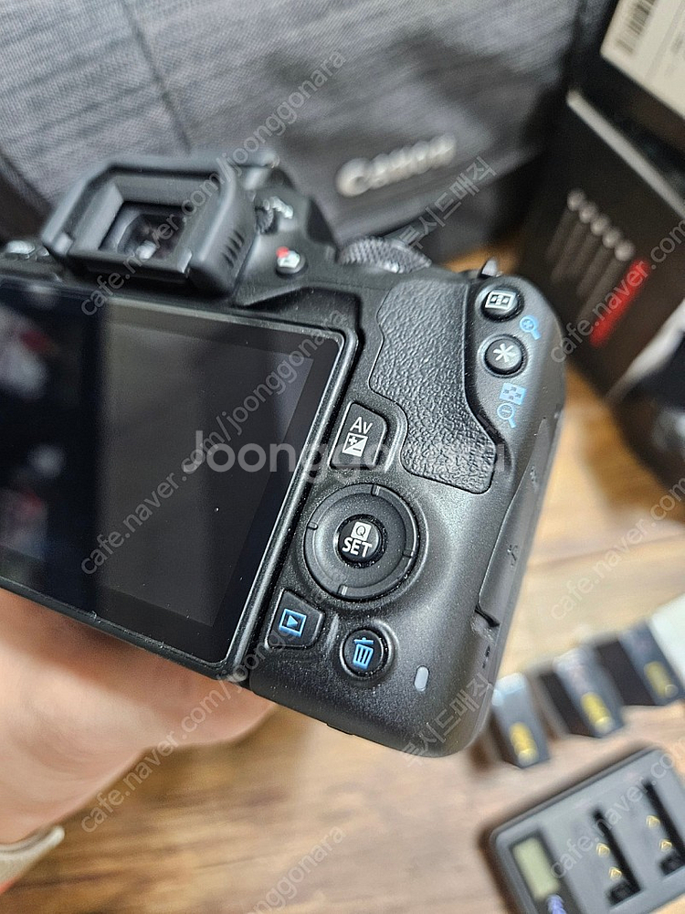 캐논 200d2 블랙 + 18-135mm 렌즈 + 세로 배터리그립--9
