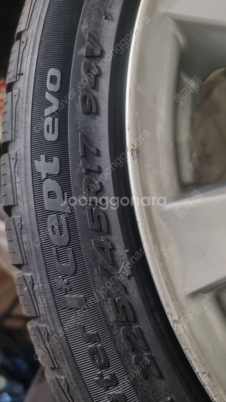 렉서스 17인치 휠+스노우타이어/ 타이어사이즈는 225/45R17 94V입니다.--4