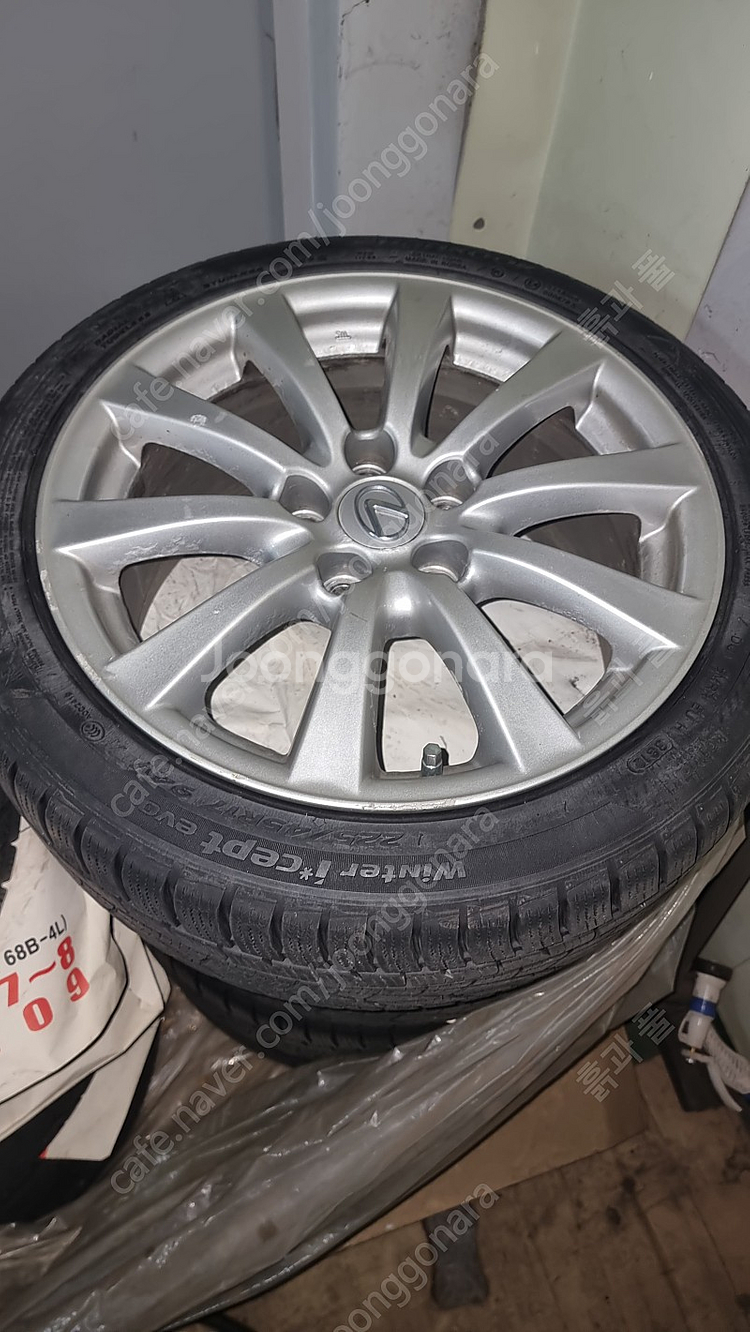 렉서스 17인치 휠+스노우타이어/ 타이어사이즈는 225/45R17 94V입니다.--5