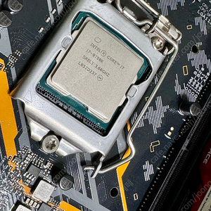 보드셋 i7 9700k, z390, 램32 3200, ssd250, fsp파워700w, 잘만cnps9x쿨러