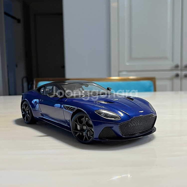 1:18 오토아트 애스턴마틴 dbs 슈퍼레제라 다이캐스...--0