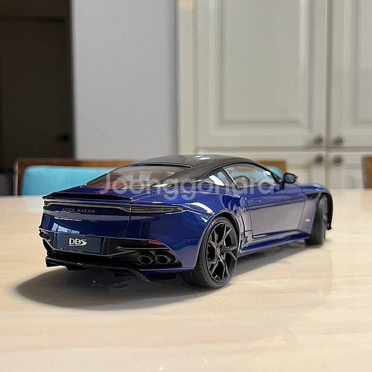 1:18 오토아트 애스턴마틴 dbs 슈퍼레제라 다이캐스...--1