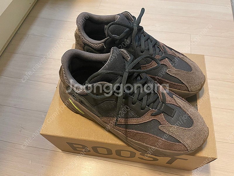 아디다스 이지700 모브 260사이즈 팝니다.--0