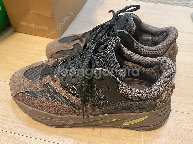 아디다스 이지700 모브 260사이즈 팝니다.--1