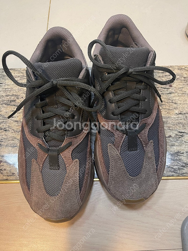 아디다스 이지700 모브 260사이즈 팝니다.--3