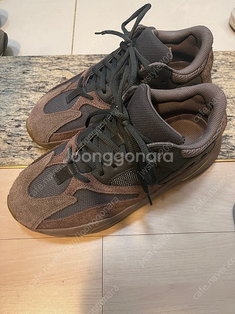 아디다스 이지700 모브 260사이즈 팝니다.--4