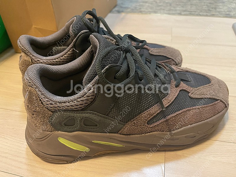 아디다스 이지700 모브 260사이즈 팝니다.--6