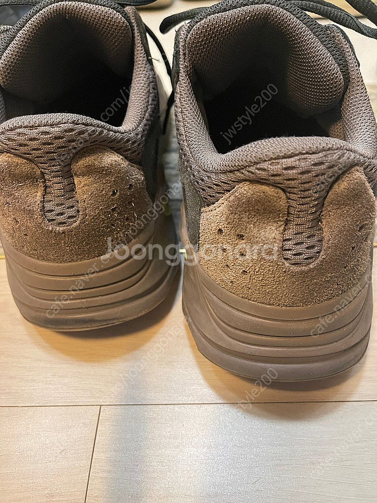 아디다스 이지700 모브 260사이즈 팝니다.--7