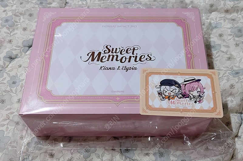 붕괴3rd X 달콤커피 콜라보 Sweet Memories 선물 세트 (미개봉, 쿠폰 포함, 코스터 미포함) 3만 5천에 팝니다.