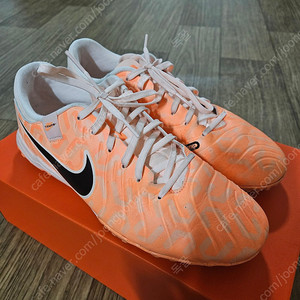 나이키 풋살화 티엠포 레전드10 아카데미 TF 265사이즈