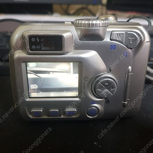 Nikon Coolpix 3200 3.2MP 디지털 카메라 3x 광학 줌 (구형 모델) 4.0 작동잘됨 aa배터리 2개사용 옆에 유선관련 실리콘고무는 3등분된 상태 512mb cf