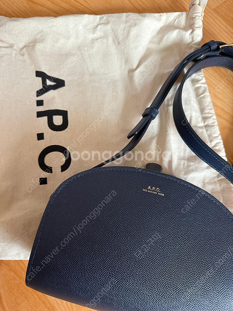 APC 하프문 미니. 네이비.--0