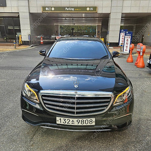 벤츠 18년식 E220cdi 4matic 검정 실내 베이지 익스클루시브 관리잘된 풀옵션 차량 판매합니다.