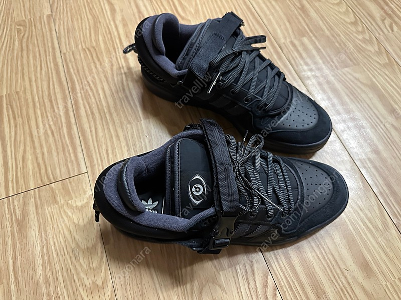 배드버니 x 아디다스 오리지널스 포럼 버클 로우 스니커즈 운동화 콜라보 275 사이즈 택포 25만--2