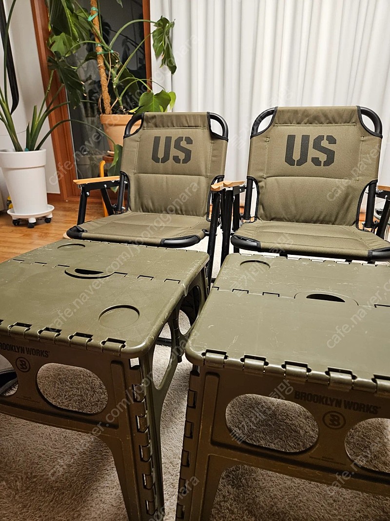 몬스터파라코트 M8,US체어,의자2개,브루클린웍스 원액션테이블2개(서비스),몬스터파라코트 정품 파우치 일괄로만 팝니다
