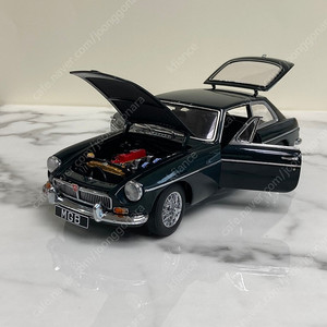 [급처분] AUTOart 1:18 MGB GT 쿠페 MK Ⅱ 판매