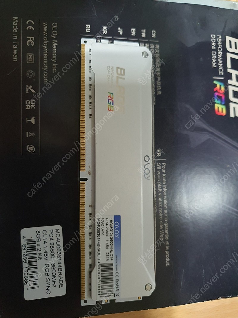 OLOy DDR4-3600 CL14 BLADE RGB 8x2 16gb 팝니다