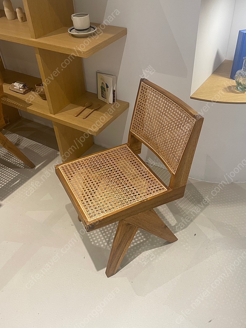 카페의자, 디자인체어, 원목의자, 라탄의자, 인테리어의자, 와이체어, 암체어