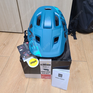 MET Roam mips MTB 헬멧 Blue Matte 컬러. M size. / MAVIC Cosmic UITIMATE 화이트+블랙. L size. / SIDEBIKE 평