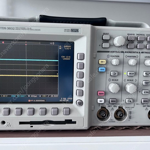 A02번 Tektronix TDS3032 Digital Phosphor Oscilloscopes