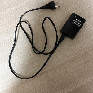 캐논 배터리 nb-11l 충전기랑 배터리 둘다 팝니다.