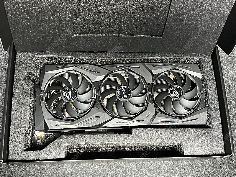 그래픽카드 라데온 RX5700XT ASUS ROG STRIX 택포