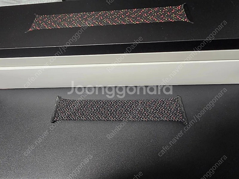 애플워치 7 45 GPS 프로덕트 레드 + 밀레니즈 루프 + 4사이즈 블랙유니티 브레이드 솔로루프 일괄로 팝니다--3