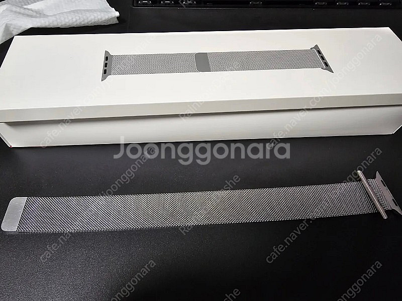 애플워치 7 45 GPS 프로덕트 레드 + 밀레니즈 루프 + 4사이즈 블랙유니티 브레이드 솔로루프 일괄로 팝니다--4