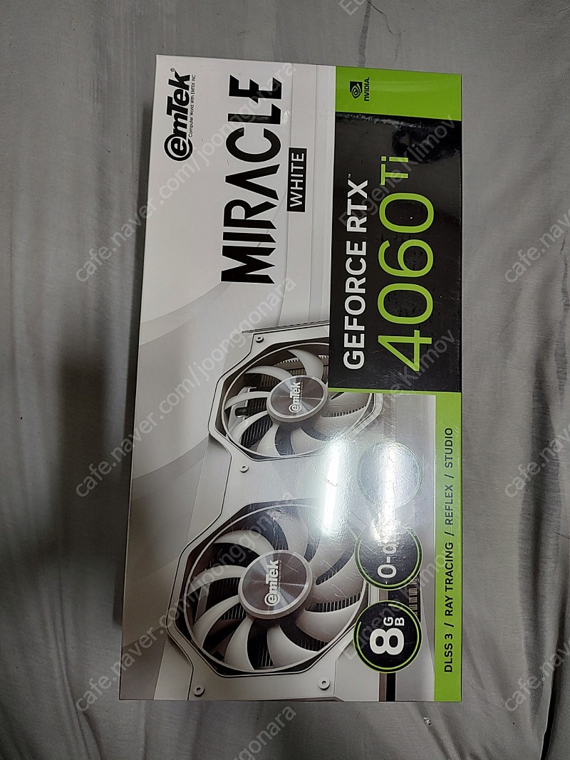 [판매중] 이엠텍 지포스 RTX 4060 Ti MIRACLE WHITE D6 8GB 미개봉 (선거 기간 할인특가)