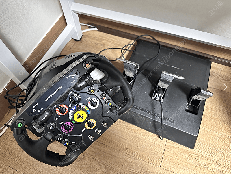 트러스트마스터 레이싱휠 T300RS GT + F1 레이싱 휠