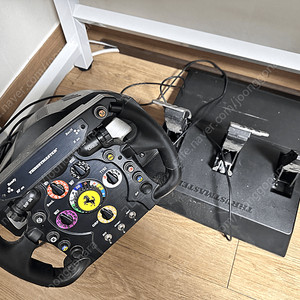 트러스트마스터 레이싱휠 T300RS GT + F1 레이싱 휠