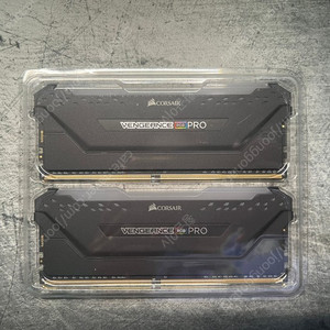 DDR4 32G 3600 Corsair vengeance rbg pro