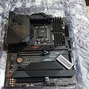(개인, 중고) ROG STRIX Z690-F GAMING WIFI (ddr5)
