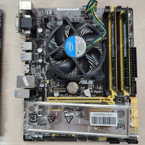 ASUS B85M-G / I5 4690 / 삼성 DDR4 12800 8G x 2 6.5만(택포) 수량2