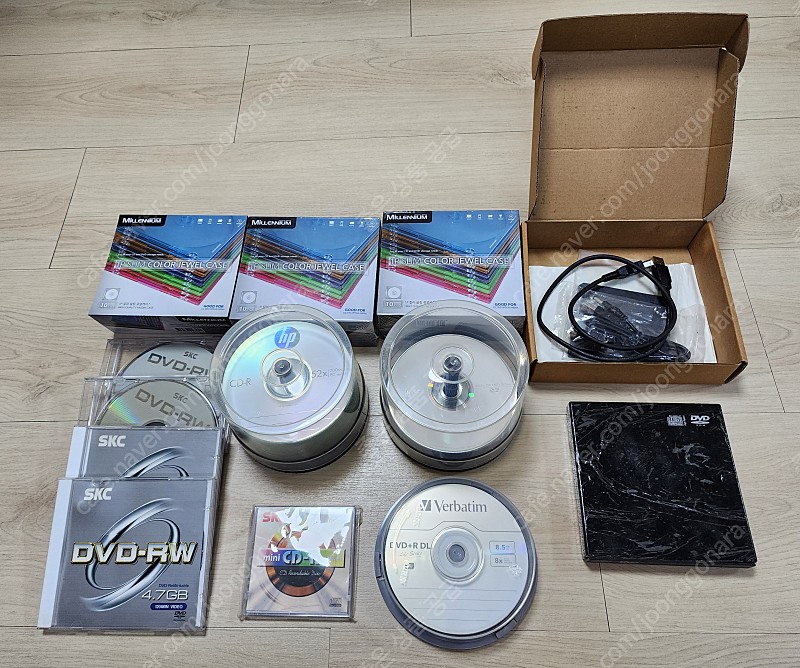 외장형ODD (DVD ROM) + 공 DVD + 공CD + 칼라케이스 판매합니다.