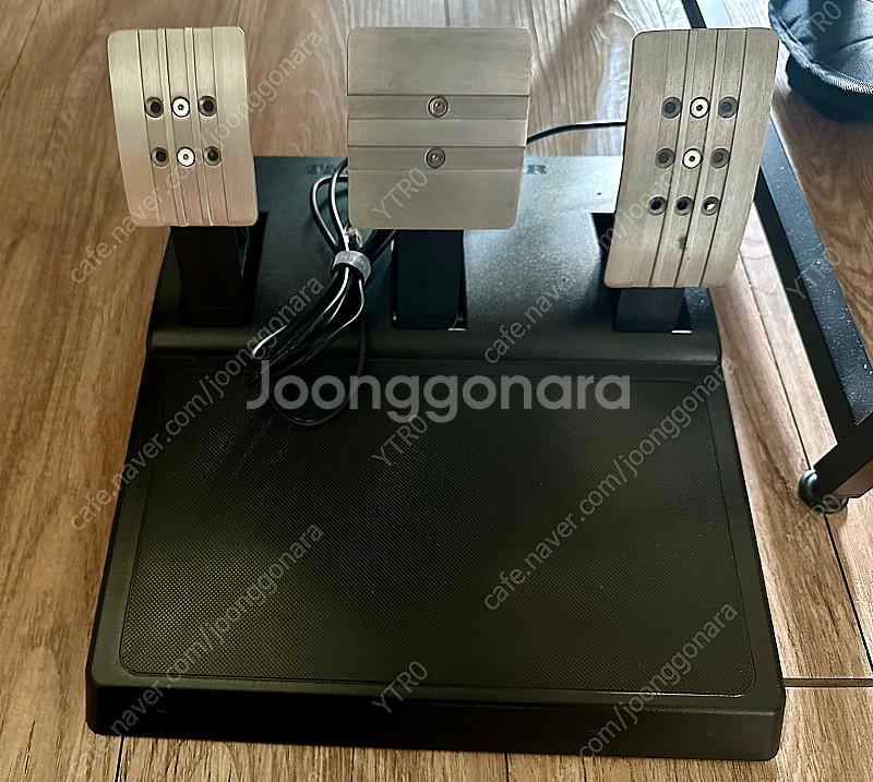 트러스트마스터 T300RS 레이싱휠 팝니다--1