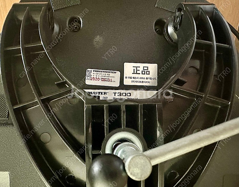 트러스트마스터 T300RS 레이싱휠 팝니다--3