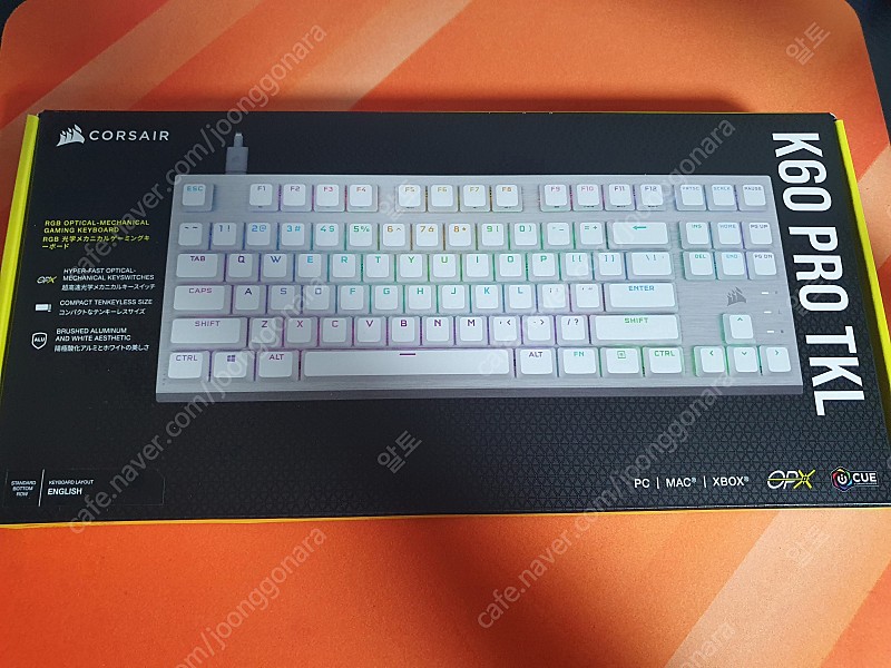 커세어 K60 RGB PRO TKL 영문 OPX축 화이트 키보드 팝니다